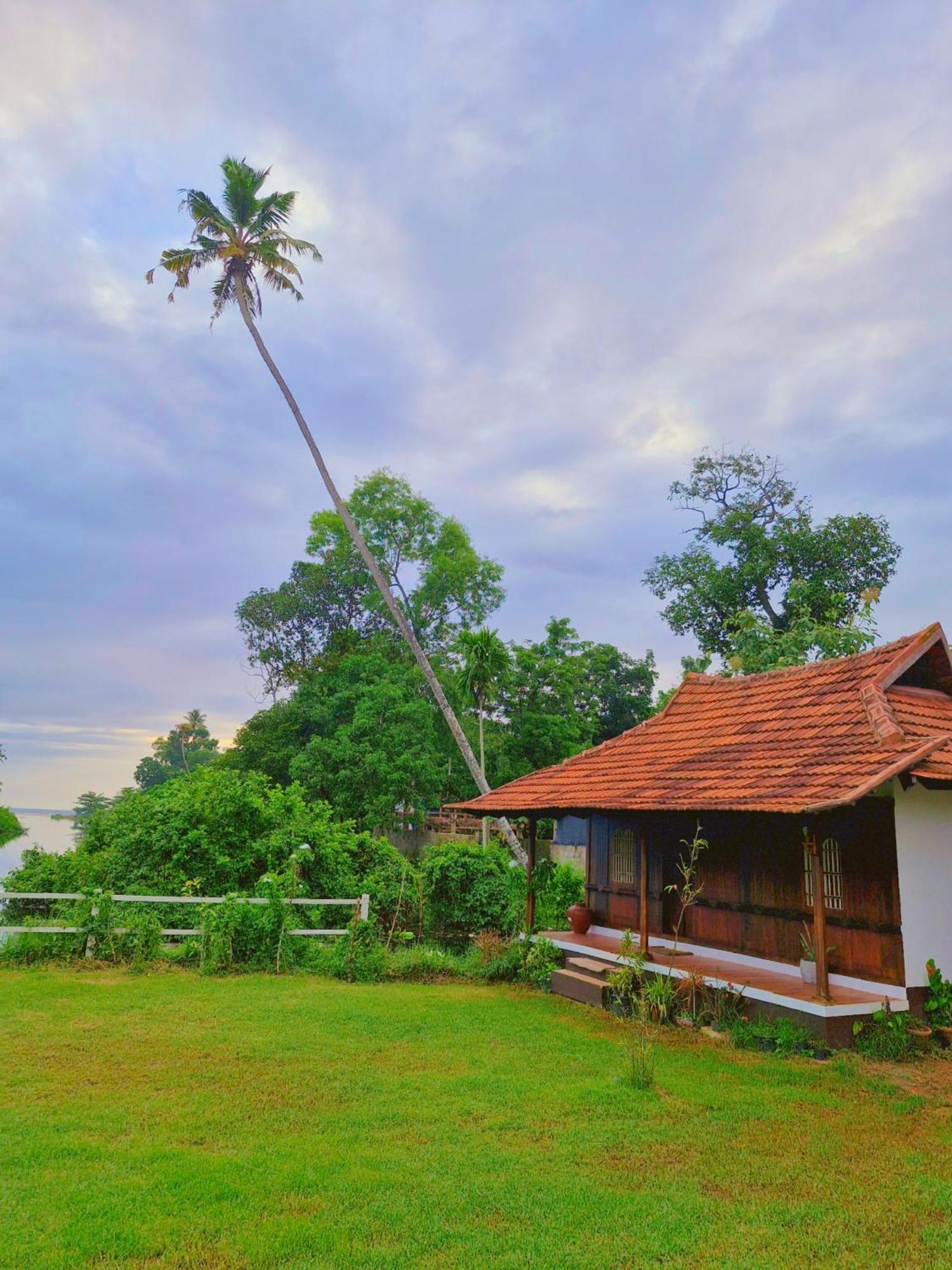 Gypsea Marari Bed & Breakfast Alappuzha Bagian luar foto