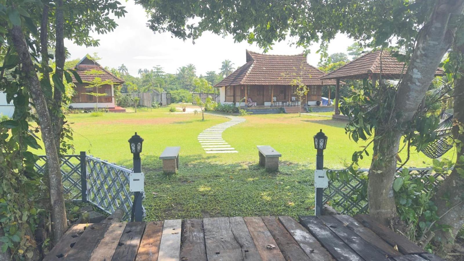 Gypsea Marari Bed & Breakfast Alappuzha Bagian luar foto